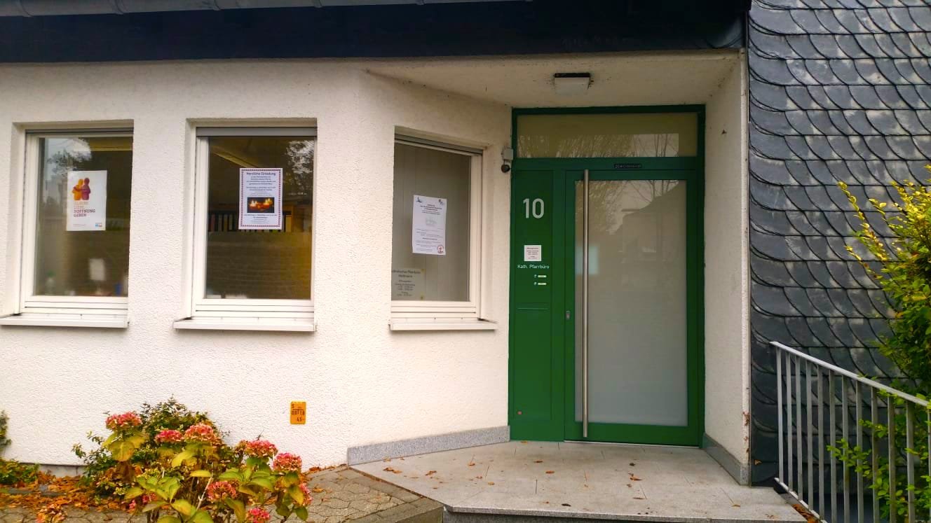Eingang Pfarrbüro Kreuzstr - Mosler2 korr (c) Pfarrei St. Lambertus Mettmann
