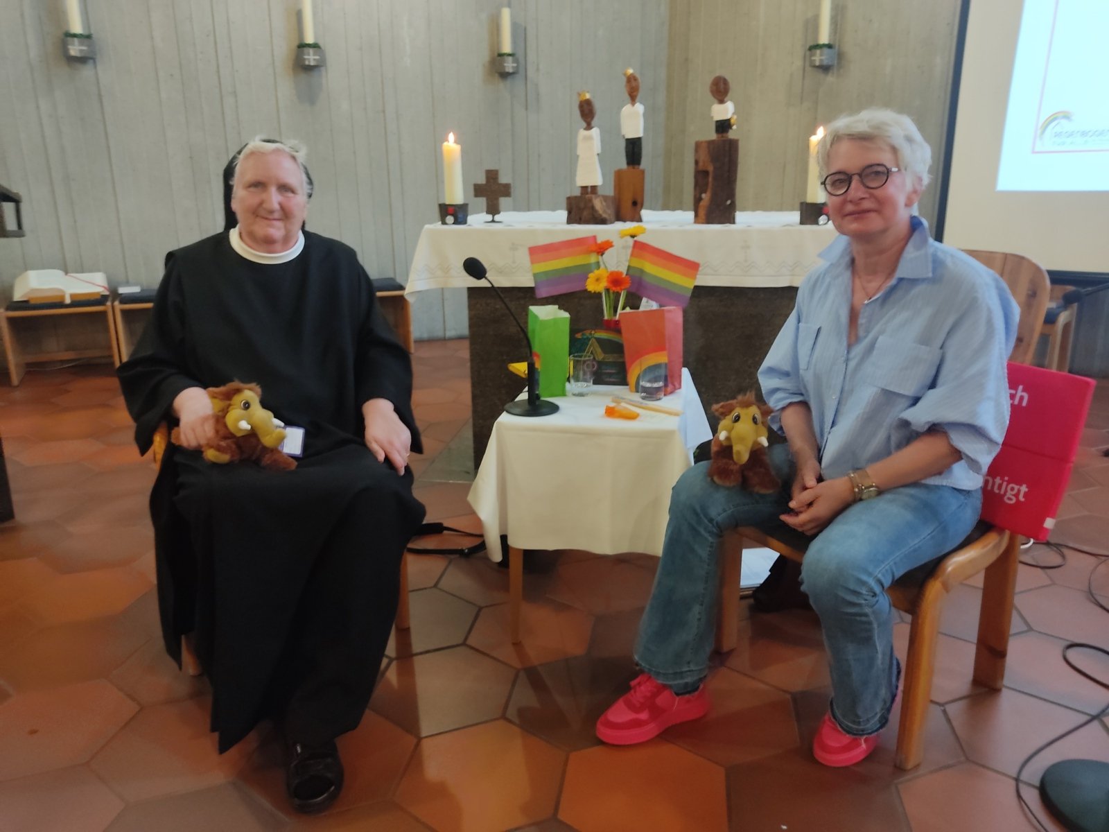 Sr. Philippa und Cordula Spangenberg nach dem Interview