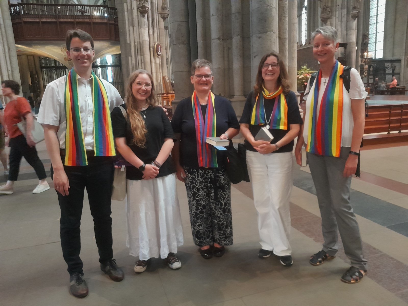 20250720_130112 AG Regenbogenkirche nach dem Gottesdienst im Kölner Dom